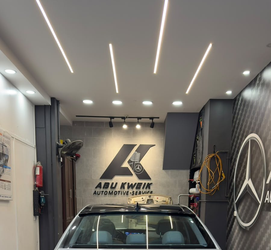شعار AK داخل البيه